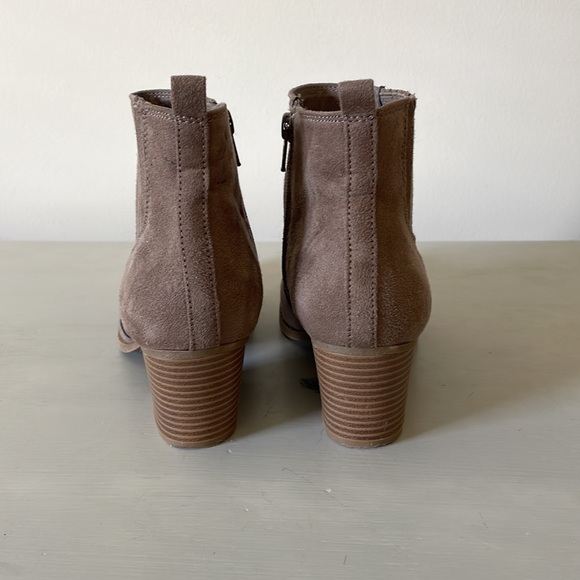 American Rag brown suede booties - Picture 4 of 6